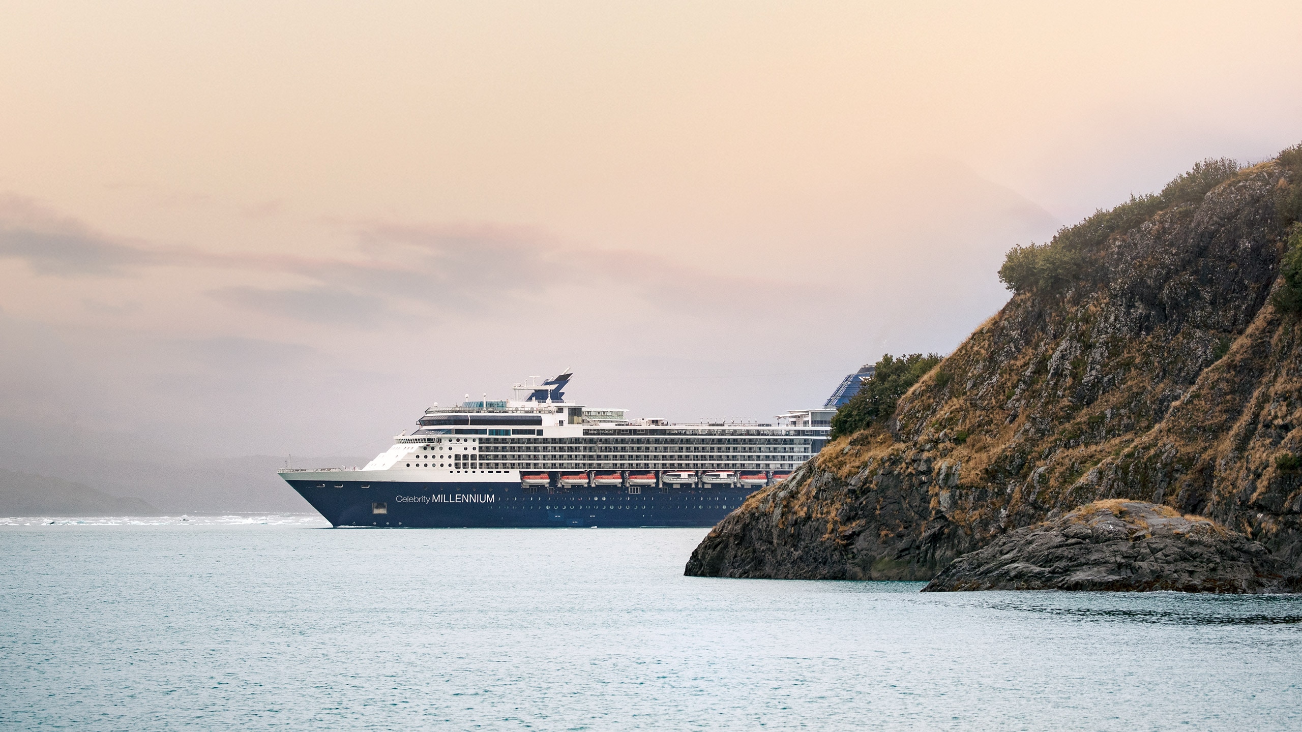  Foto zu Explore Celebrity Millennium's Luxurious Staterooms 